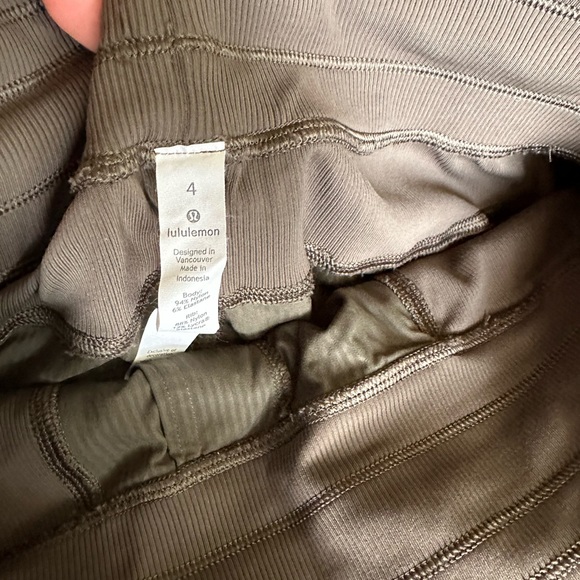 LULULEMON DANCE STUDIO CROP - Picture 8 of 8